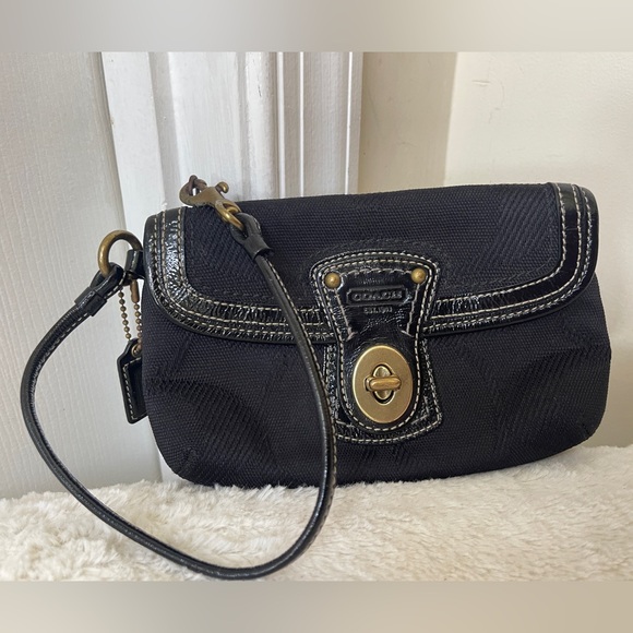 Coach Wristlet EUC - Picture 6 of 9